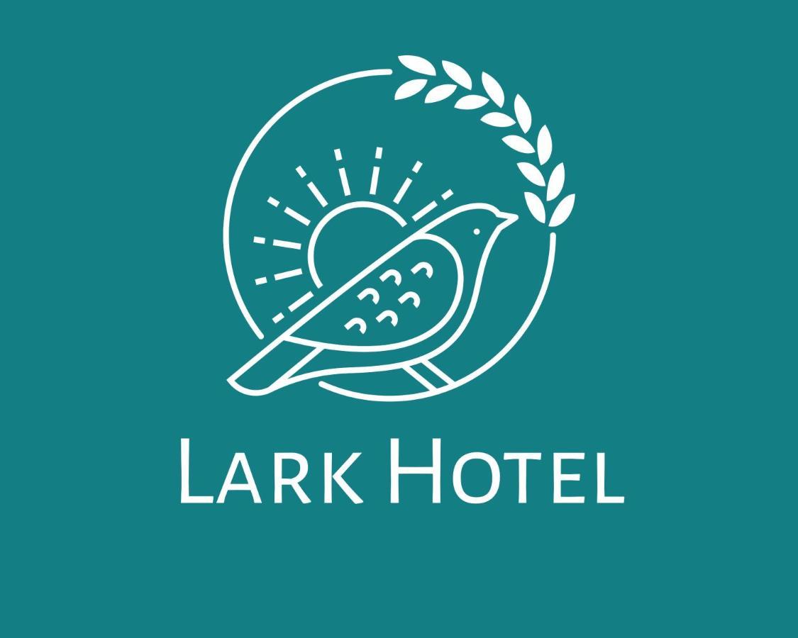 Lark Hotel Dar es Salaam Exterior foto