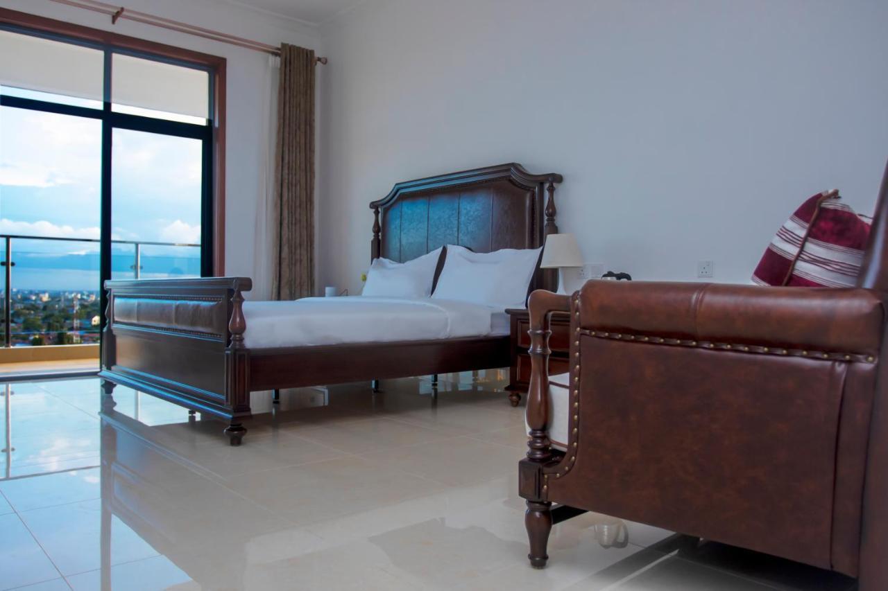 Lark Hotel Dar es Salaam Exterior foto